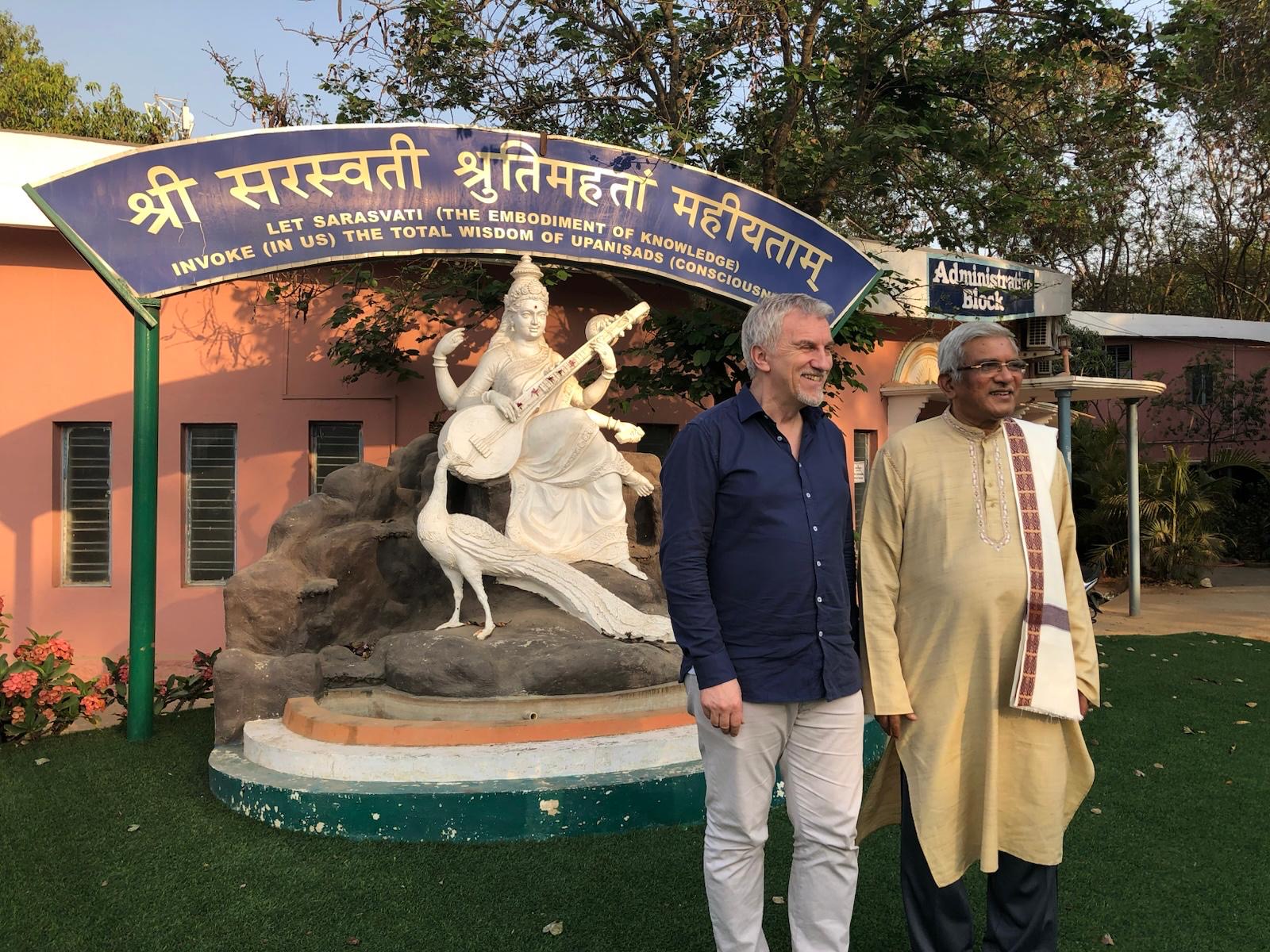 Thomas F. Feiner mit Raguram in Indien